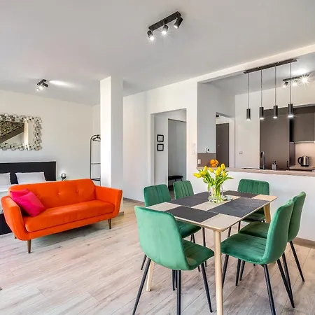 Skyline Terrace Apartment *